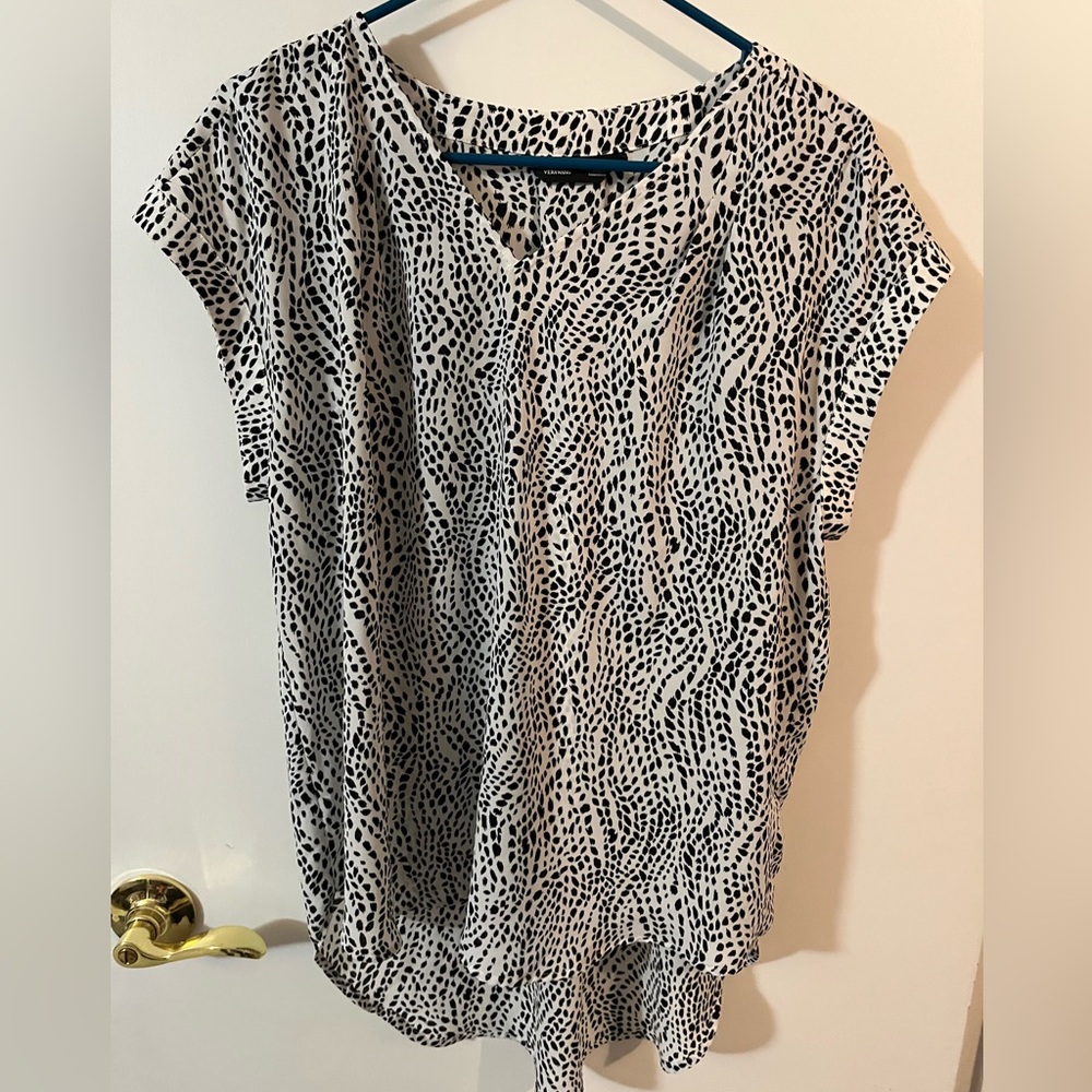 Simply Vera Vera Wang Black and White Patterned Blouse large flowy semi sheer